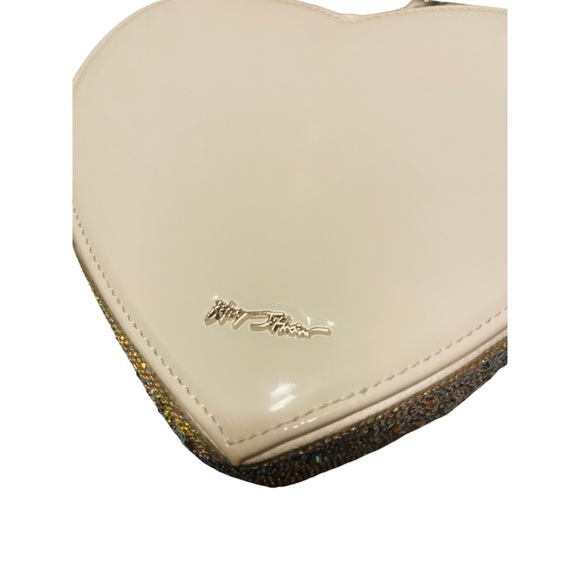 NWOT Betsey Johnson Elegant Heart-Shaped Beige Bridal Bag - Picture 10 of 12